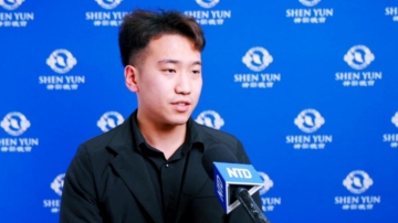 华人观神韵明真相 愿真善忍传扬全球